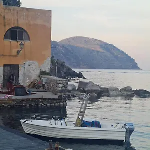 Centro Storico Flat 7 Min From Port , Città di Lipari Italia